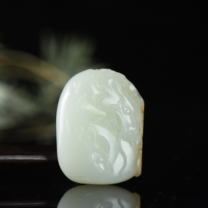 籽料和田白玉龙吊坠