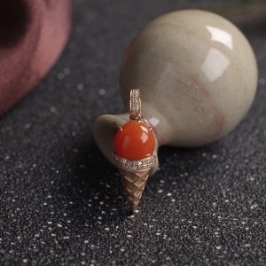 18K樱桃红南红冰淇淋吊坠