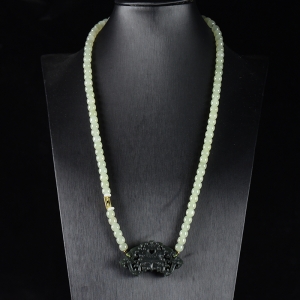 山料和田青玉守护项链