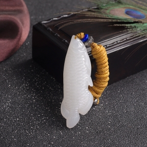 山料和田白玉鱼吊坠