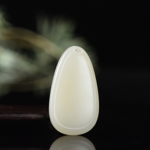 山料和田玉藕粉色无事牌吊坠