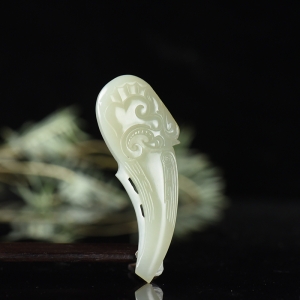 籽料和田白玉龙牙吊坠