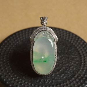 18K糯冰种飘翠翡翠福贝吊坠