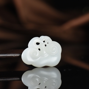 籽料和田白玉如意吊坠