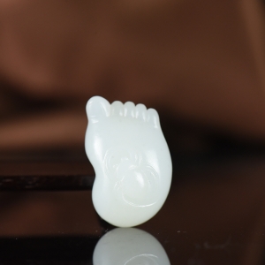 籽料和田白玉知足常乐吊坠