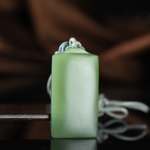 山料和田碧玉无事牌吊坠