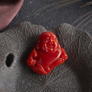 阿卡牛血红珊瑚弥勒佛吊坠