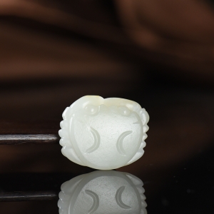 籽料和田白玉八方来财吊坠