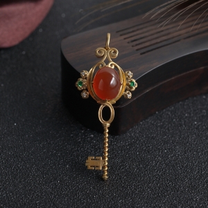 18K冰红南红钥匙吊坠