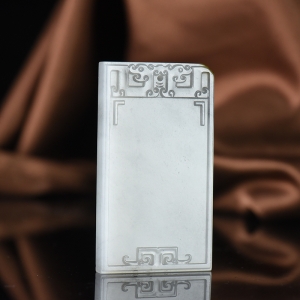 籽料和田玉青花无事牌吊坠