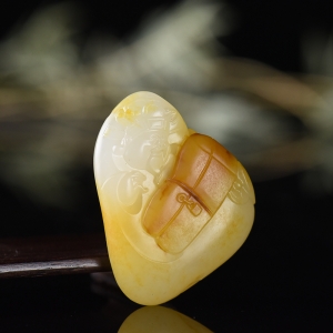 籽料和田白玉财神吊坠