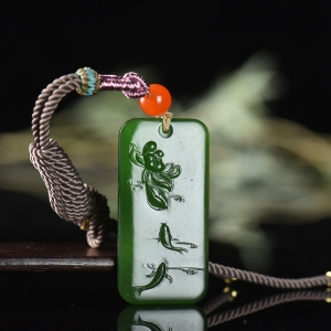 山料和田碧玉荷趣吊坠