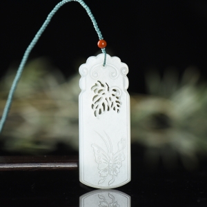 籽料和田白玉梦蝶书签