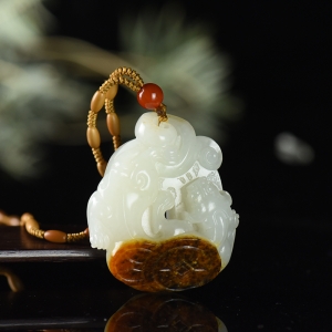 籽料和田白玉螭龙吊坠