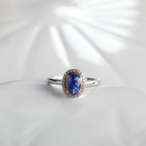 18K矢车菊蓝宝石戒指