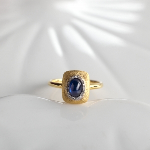 18K皇家蓝蓝宝石戒指