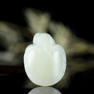 籽料和田白玉龙龟吊坠