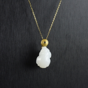 18K山流水料和田羊脂白玉貔貅吊坠