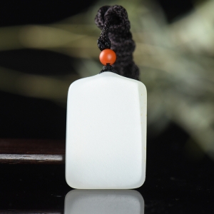 籽料和田白玉无事牌吊坠