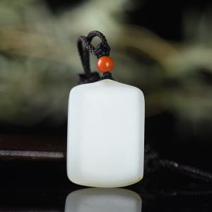 籽料和田白玉无事牌吊坠