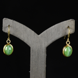 18K山料和田碧玉猫眼耳坠