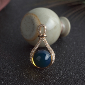 18K天空蓝多米蓝珀吊坠