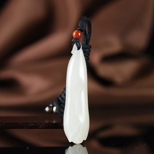 籽料和田白玉玉兰花吊坠