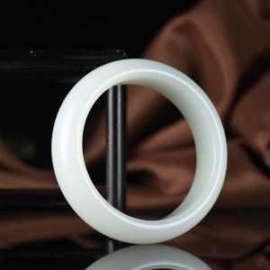 56.5mm籽料和田白玉手镯