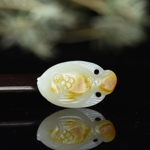 籽料和田白玉年年有余吊坠