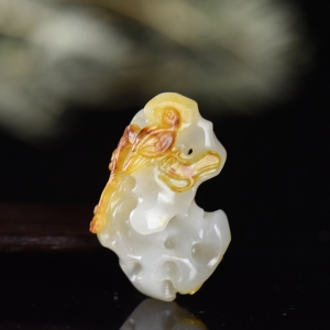 籽料和田白玉太湖石吊坠