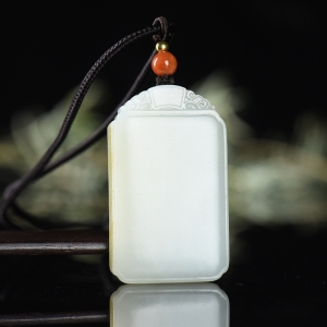 籽料和田白玉无事牌吊坠