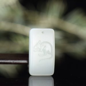 籽料和田白玉子鼠吊坠