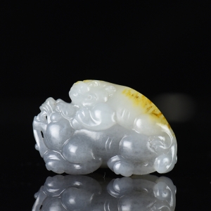 籽料和田玉青花貔貅吊坠