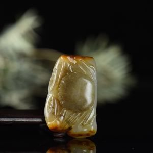 籽料和田白玉八方来财吊坠