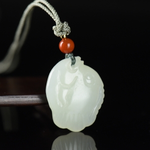 籽料和田白玉年年有余吊坠