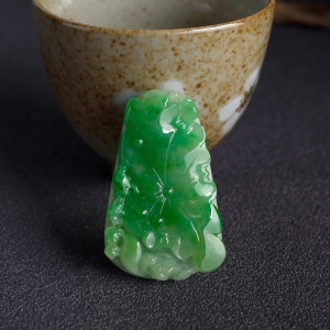 糯种俏色翡翠呱呱来财吊坠