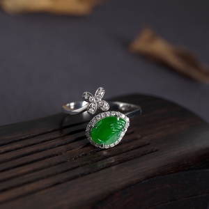 18K糯冰种翠绿翡翠天鹅戒指