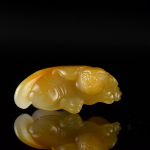 籽料和田玉黄沁旺财吊坠