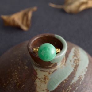 18K糯种豆绿翡翠圆珠戒指