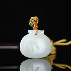 籽料和田白玉竹节平安锁吊坠