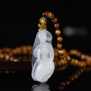 籽料和田玉青花遇贵人吊坠