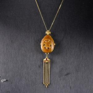 18K籽料和田玉枫叶香囊吊坠