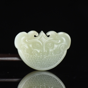 籽料和田白玉守护吊坠