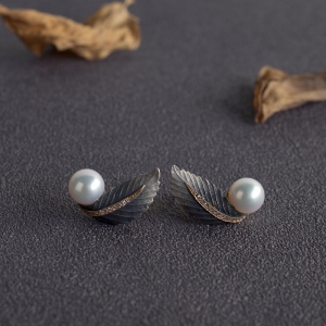 18K海水白色珍珠耳钉
