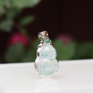 18k冰种飘花翡翠葫芦吊坠