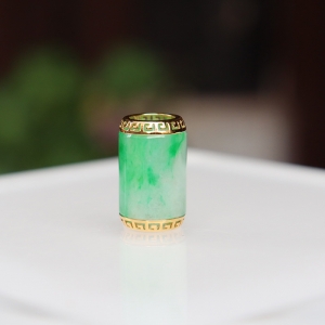 18k糯冰种翠绿翡翠路路通吊坠