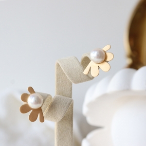 18k海水白色珍珠耳钉