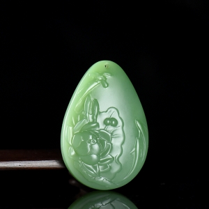 山料和田碧玉荷花吊坠