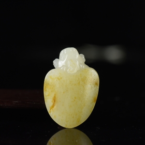 籽料和田白玉龙龟吊坠