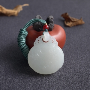 山料和田白玉连年有余吊坠